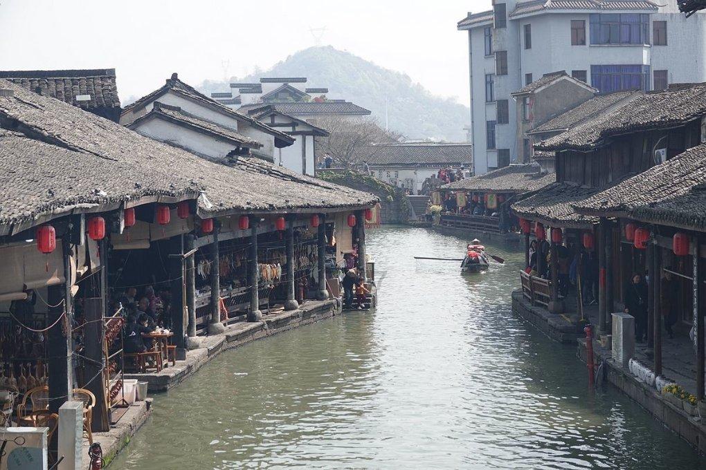 海联金汇：预计2023年年度净利润同比下降43%~56%